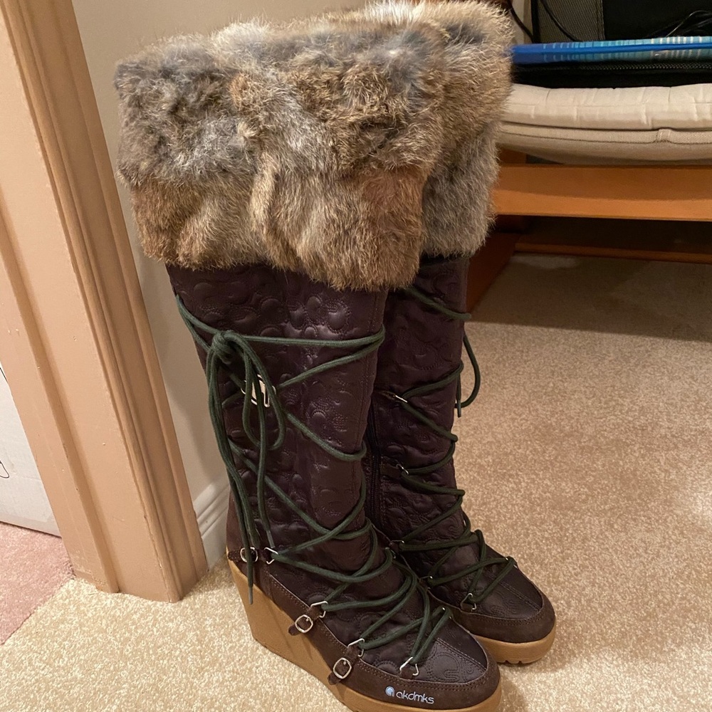 Platform boots with rabbit fur trim